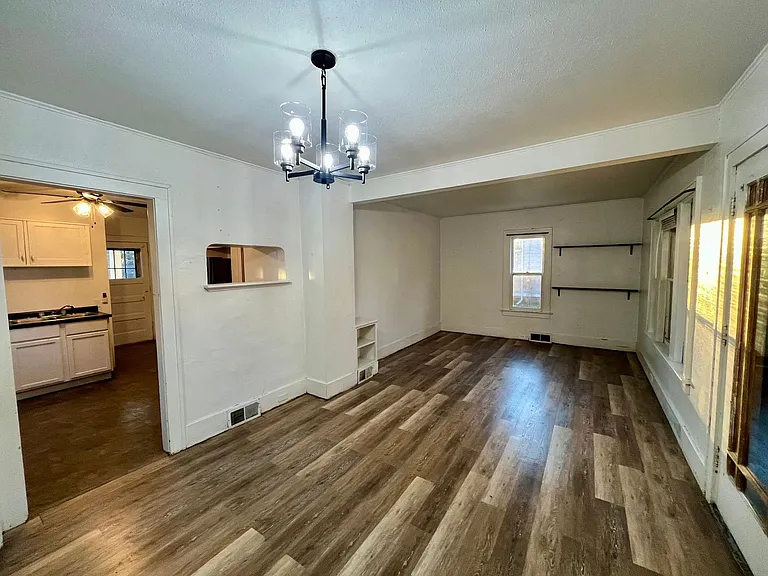 713 Augusta Ave — Photo 5