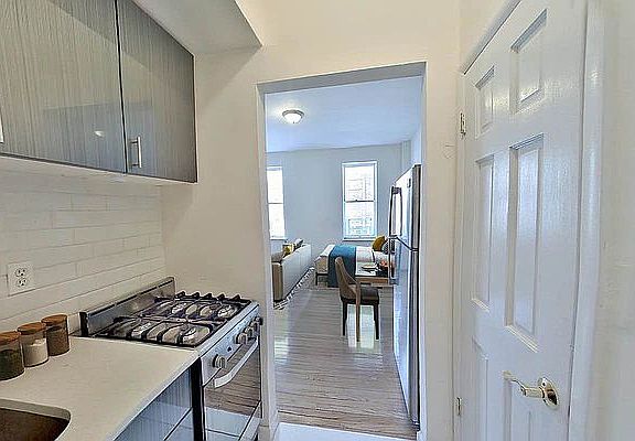 4th image of 1819 2nd Ave #4A