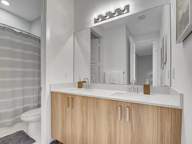 220 Pioneer Way — Photo 11