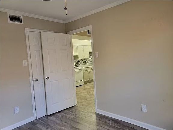 4th image of 808 S Center St #20