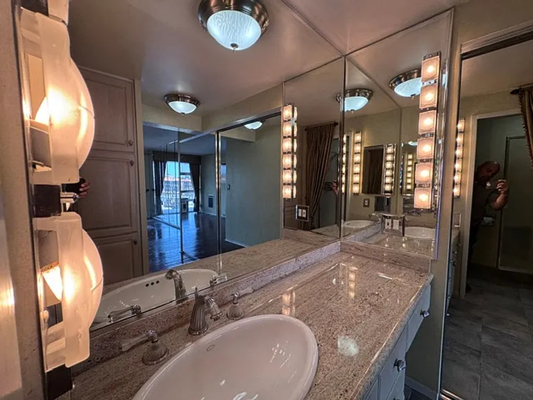 5400 The Toledo #410 — Photo 19