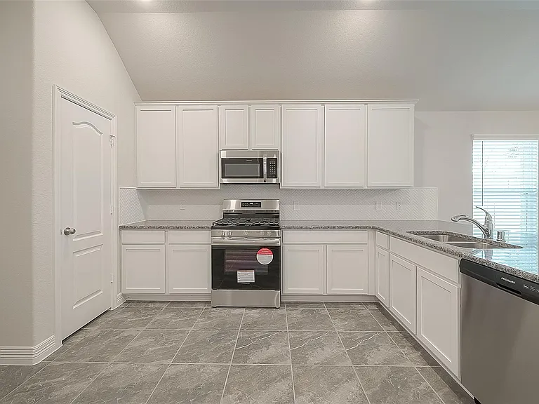 40712 Guillemont Ln — Photo 14