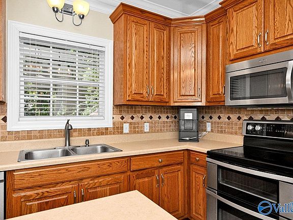 4th image of 140 Lincarrie Ln