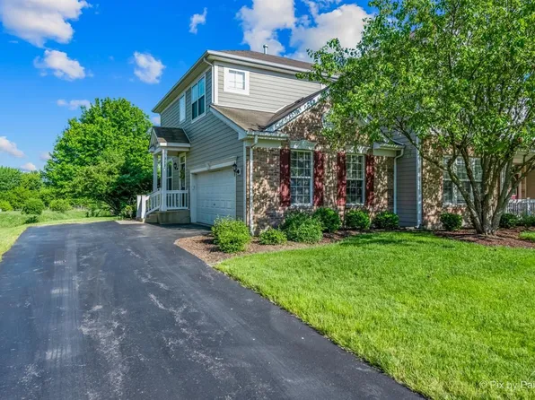 373 Copper Springs Ln, Elgin, IL 60124