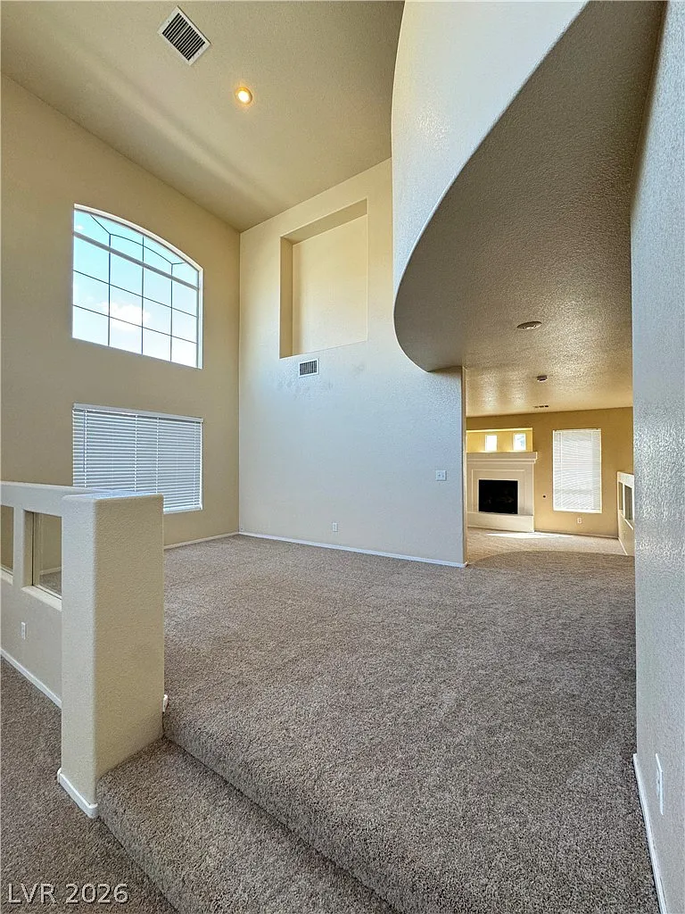 4 bed, 2.5 bath, 2523 sqft, $2,340 — Photo 3