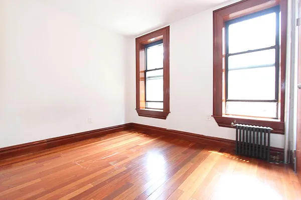 Rented by Dynamik Realty | media 17