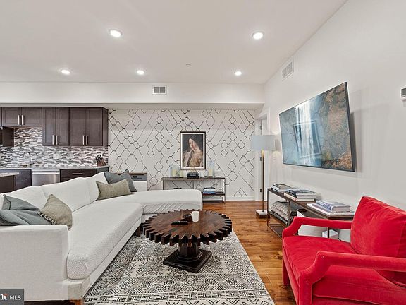 4th image of 2015 S Hutchinson St Unit 12