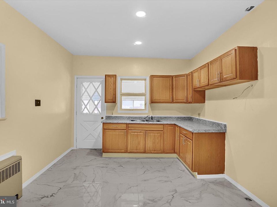 1st image of 704 Laurel Blvd