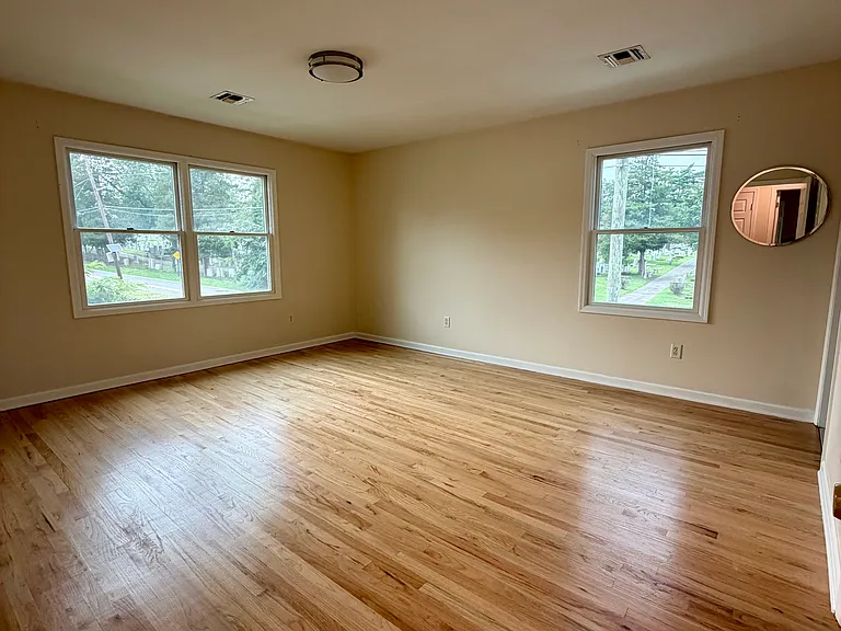 65 Linden St #2 — Photo 4