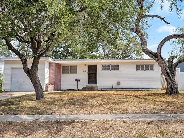 317 S Chiltipin St, Sinton, TX 78387