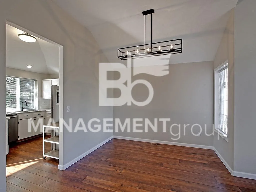 Must See! Nw Portland/Bethany Completely Updated One-Level W/ Large Deck — Photo 4