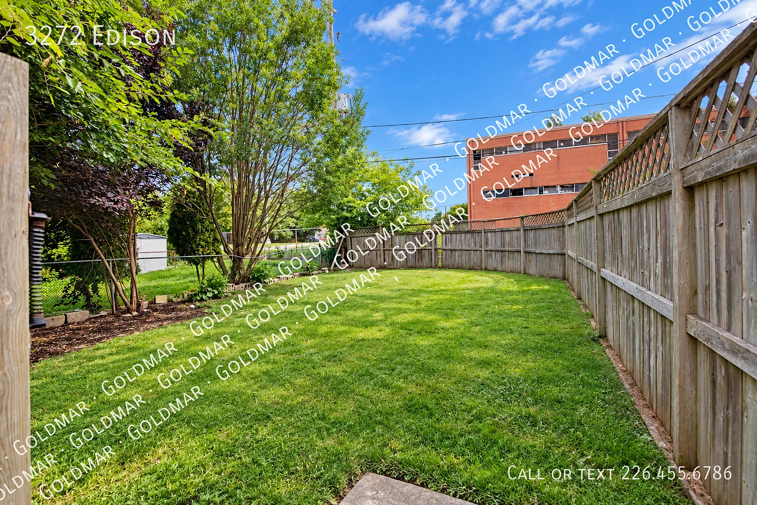 Available Now -5 Bedroom House With 2 Full Bathrooms — Photo 3