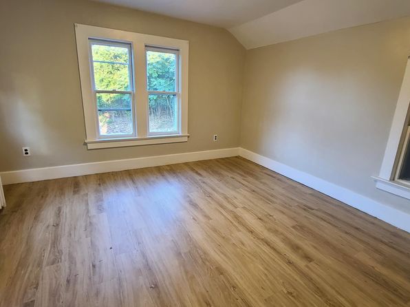 104 Laurel Hill Ave APT 4