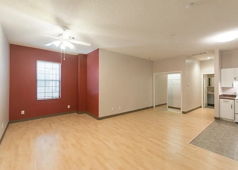 Tenth & College Apartments — Photo 30