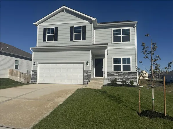 300 Lake Meadows Dr, Smithville, MO 64089