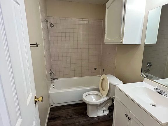 5th image of 511 W Hutchison St APT B