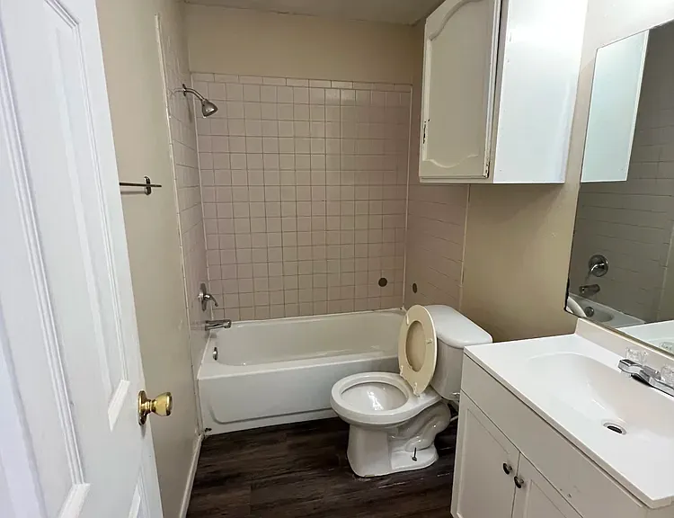 511 W Hutchison St #B — Photo 5