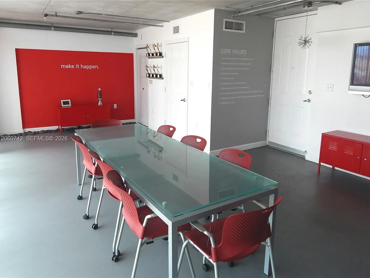 Lofts At Hollywood Statio — Photo 4