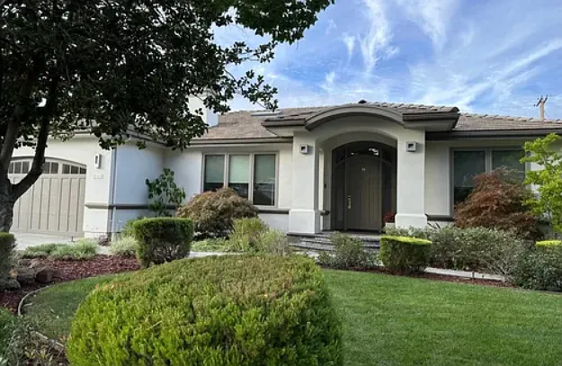 545 Clark Ct — Photo 2