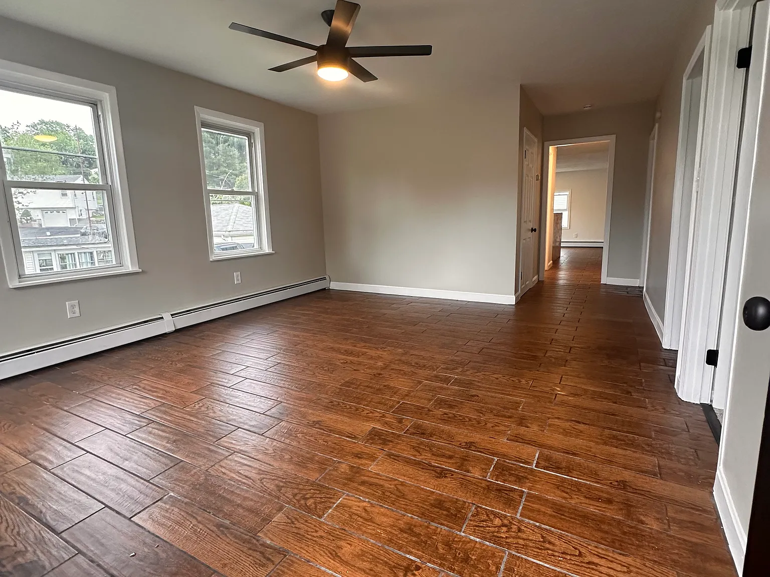 3 bed, 1000 sqft, $2,350 — Photo 1