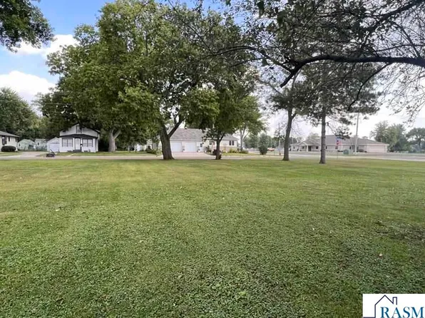 S Ramsey St, Blue Earth, MN 56013