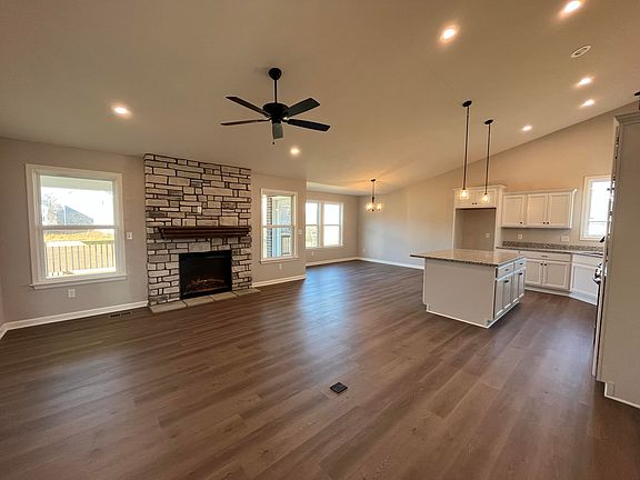 3rd image of 1522 Autumn Ridge Dr