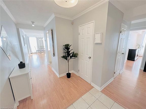 4th image of 150 Charlton Ave E #2206