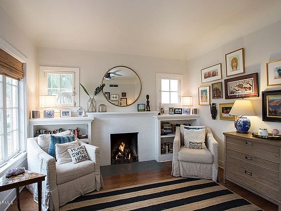 Living room w/ gas fireplace