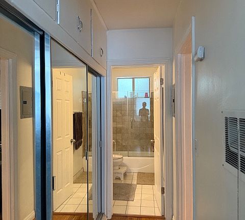 5th image of 920 N Sweetzer Ave APT 3