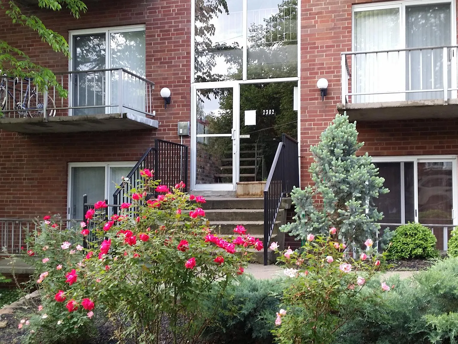 Bellevue House Apartments — Photo 1