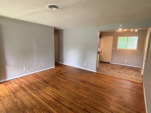 3rd image of 5818 N Frankfort Ave