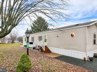 207 Holly Dr, Mount Wolf, PA