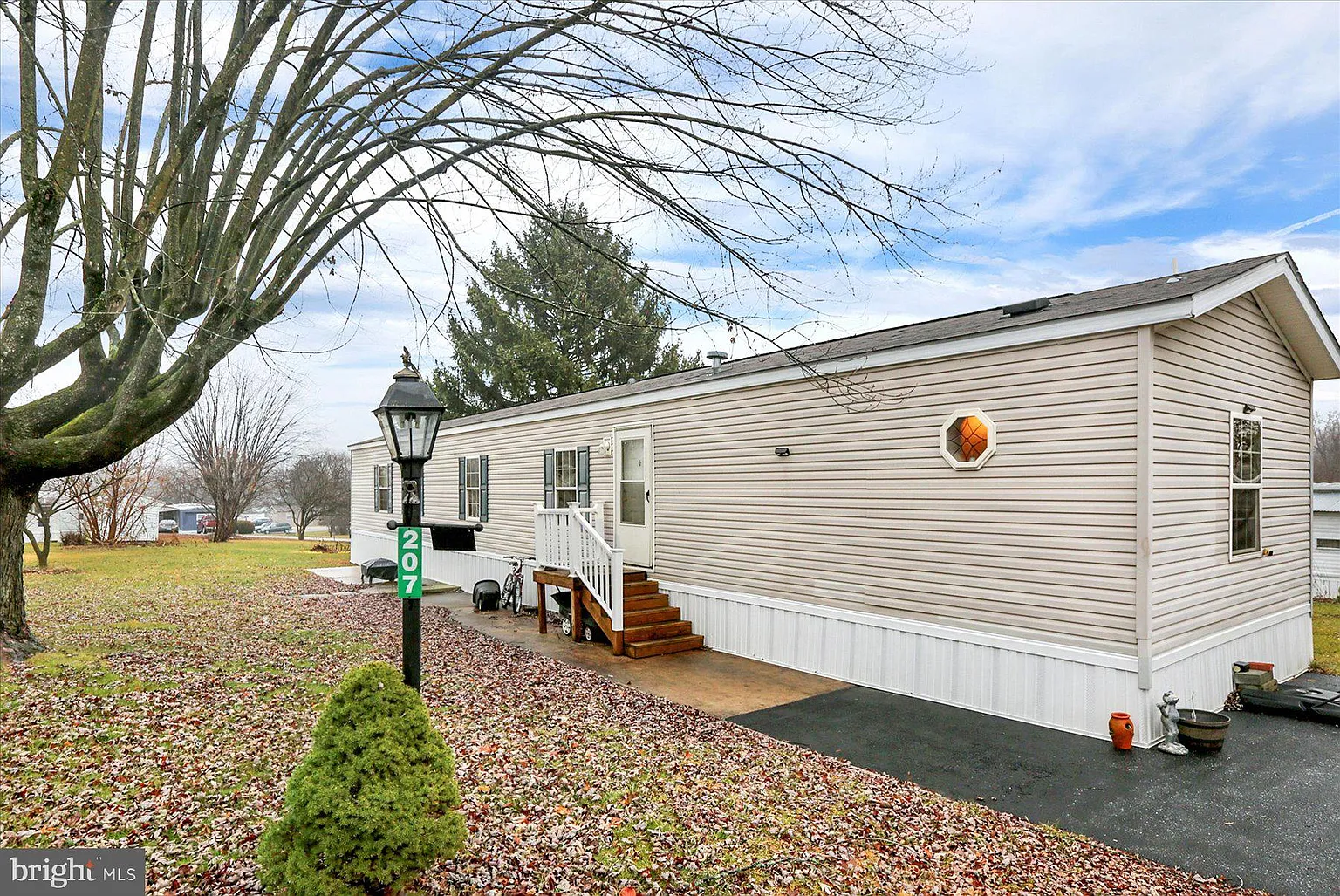 207 Holly Dr photo 1