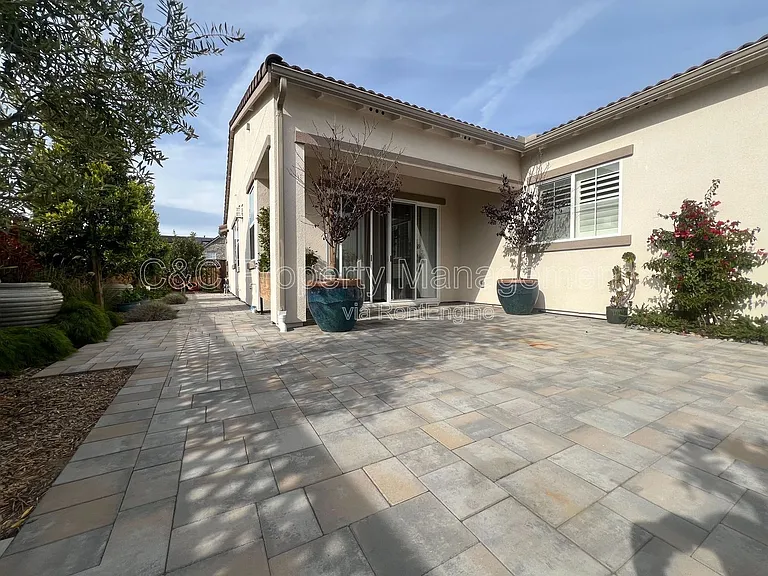 2996 Minaret Way — Photo 2