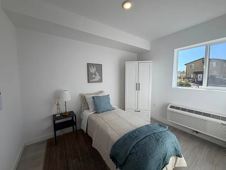 Gorgeous 1 bed/1 bath Apartments ~ LA City Section 8 Voucher Accepted! — Photo 5