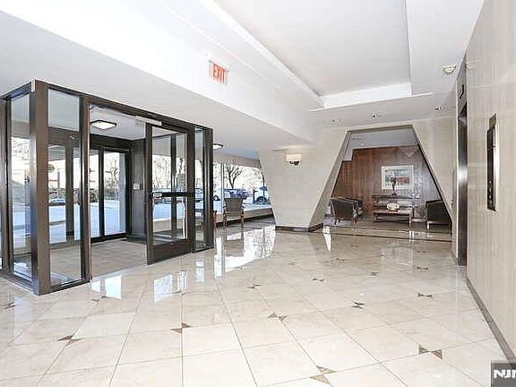 3rd image of 4 Horizon Rd APT 1210