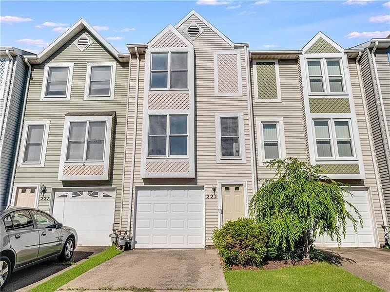 1st image of 223 Hawthorne Dr