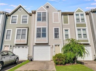 223 Hawthorne Dr, Oakdale, PA 15071