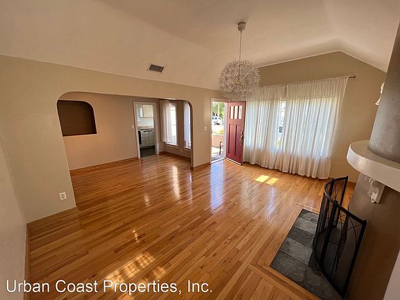3rd image of 4464 33rd St