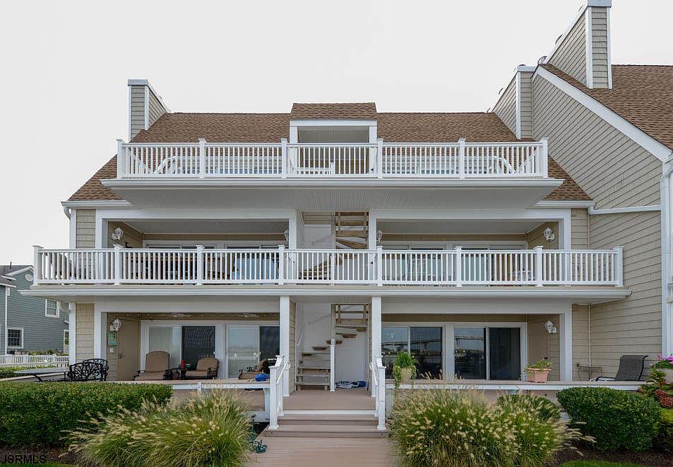 1st image of 646 Pleasure Ave #646