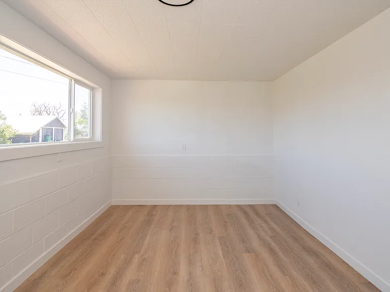 148 S Rogers Ave — Photo 25