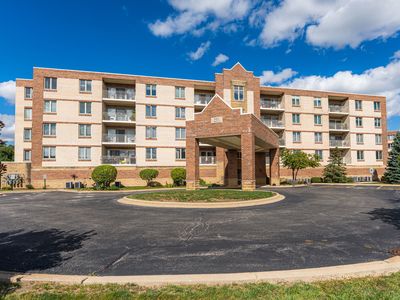 201 W Brush Hill Rd UNIT 107, Elmhurst, IL, 60126