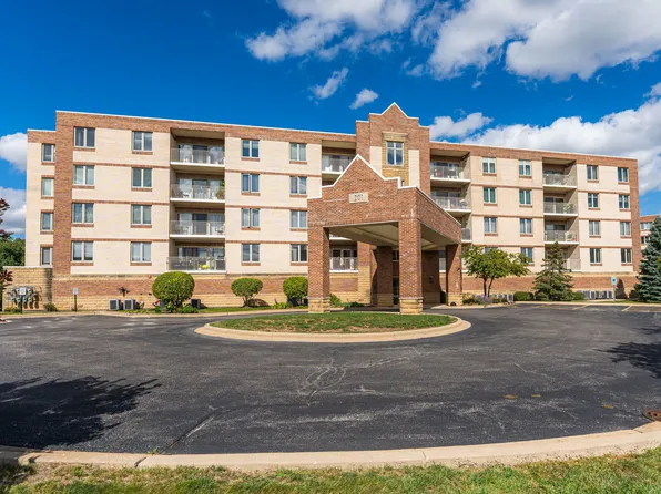 201 W Brush Hill Rd Unit 107, Elmhurst, IL 60126