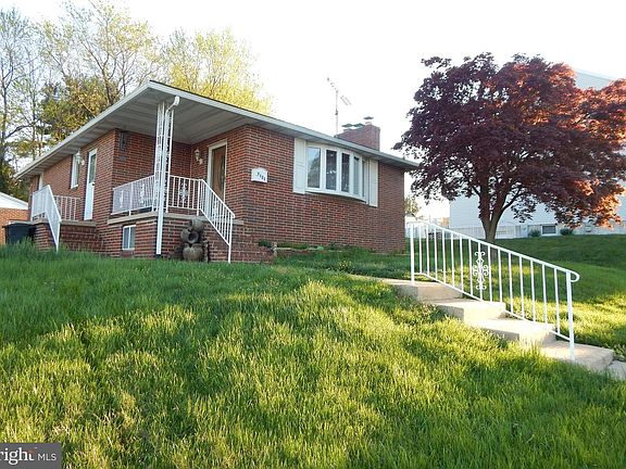 3rd image of 7121 Crestshire Rd
