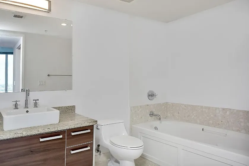 Studio, 580 sqft, $2,200 — Photo 3