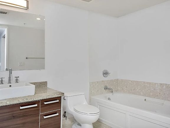 3rd image of 185 SW 7th St APT 1500