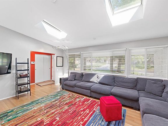 2nd image of 14 Morwood Ln