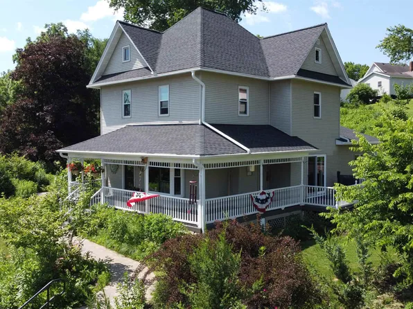 117 S Main St, Elroy, WI 53929