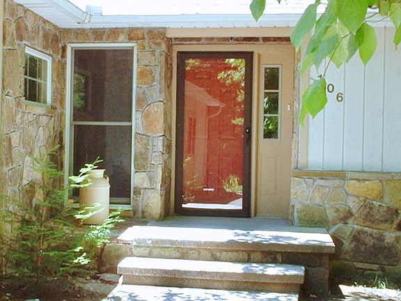 4th image of 106 Camelot Ln