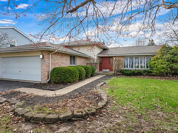 2nd image of 2083 Maplewood Cir